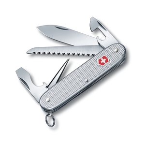 Le modèle de [kootosüis] qui équipe actuellement l'armée suisse est en aluminium à croix blanche.
                                                  Il est généralement rouge dans le civil.